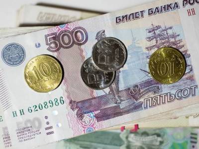 В Петербурге пенсионерка выкинула в урну 120 тыс. рублей