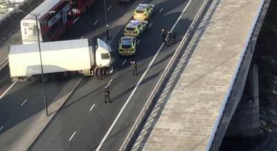 На трассе в Лондоне полиция потеряла боеприпасы: дорогу закрывали на 11 часов