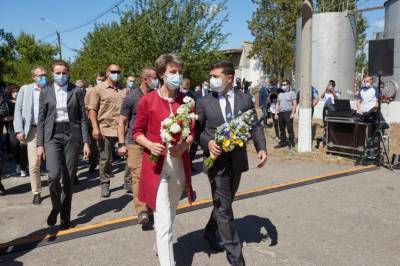 Президенты Украины и Швейцарской Конфедерации начали рабочую поездку на Донбасс