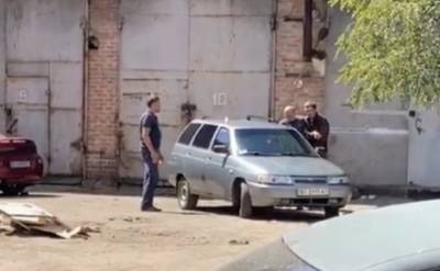 В Полтаве подозреваемый в угоне автомобиля взял в заложники полицейского