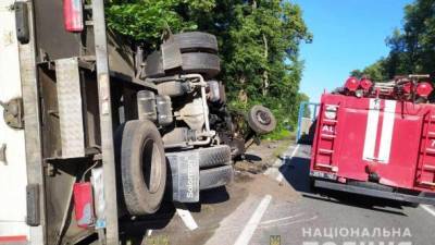 Смертельное ДТП в Винницкой области: от столкновения грузовика и легковушки погибли четыре человека, трое в больнице