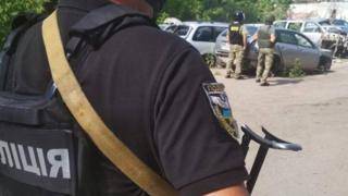 В Полтаве мужчина взял в заложники полицейского и поехал в Киев