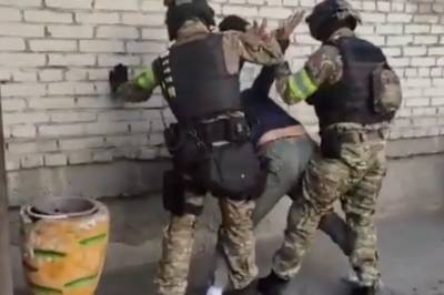 ФСБ показала кадры задержания участников ИГ* Узбекистана