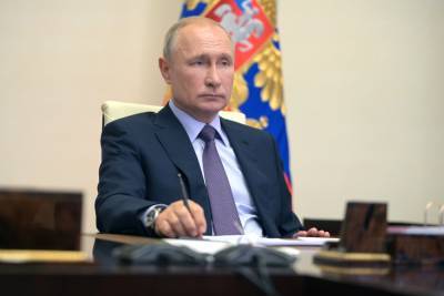 Путин поручил проработать хеджирование нефтегазовых доходов РФ