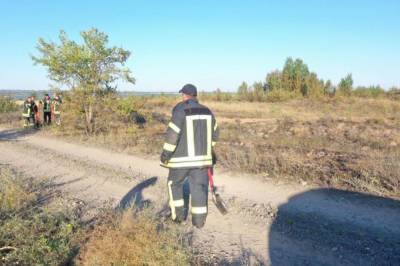 Спасатели полностью потушили возникший из-за обстрела пожар под Луганском