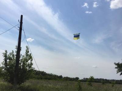 Над Донецком запустили украинский флаг, боевик обстреливали его 20 минут