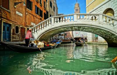 Гондольеры Венеции сократили вместимость лодок из-за располневших туристов