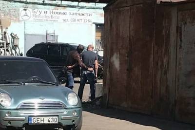 Захвативший сотрудника полиции в Полтаве мужчина отпустил заложника
