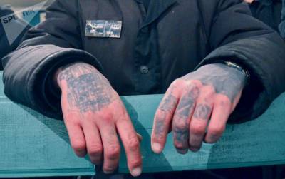 Напал с бритвой: в Артикской тюрьме заключенный решил выместить зло на охранниках