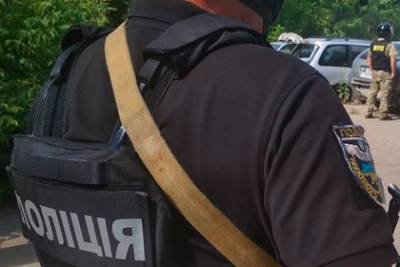 Украинский автоугонщик отпустил заложника-полицейского и сбежал в лес