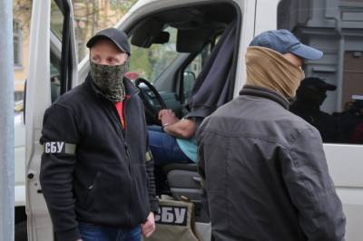 В Харькове злоумышленники вымогали деньги у предпринимателя под видом сотрудников СБУ