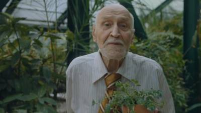 Николай Дроздов в костюме Gucci рассказал о полезных свойствах растений