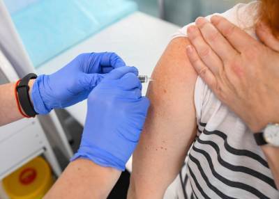Не менее 1,6 тыс добровольцев примут участие в исследовании вакцины от COVID-19