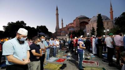 Первая исламская молитва в Айя-Софии продлится сутки