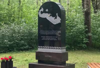 Стелу в память о погибших во время ВОВ солдатах НАО открыли в Ленобласти