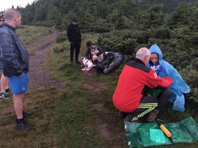 На Закарпатье с горы Петрос спасатели эвакуировали туриста с травмой плеча