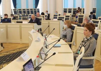 Представители областного правительства ответили на вопросы о бюджете 2019 года
