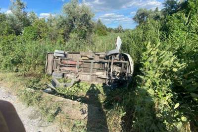 В Днепропетровской области перевернулся автобус с пассажирами, 15 пострадавших