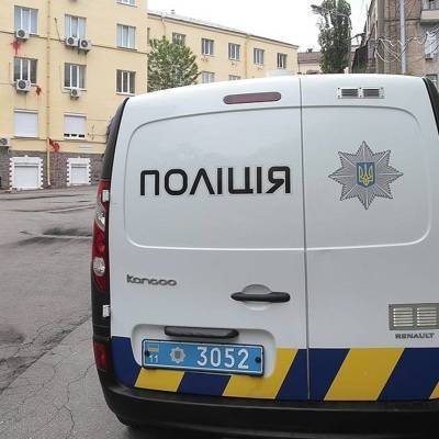 На Украине мужчина, вооруженный палкой, ограбил отделение почты