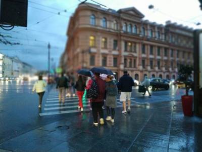 Петербуржцев в августе ждет теплая и дождливая погода