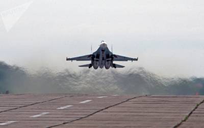 Российский Су-27 перехватил в Черном море американский самолет-разведчик