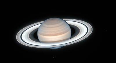 Хаббл сделал новый снимок Сатурна: на планете настало лето (фото)
