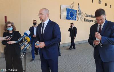 Кабмин инициирует созыв внеочередной сессии Рады для получения помощи ЕС