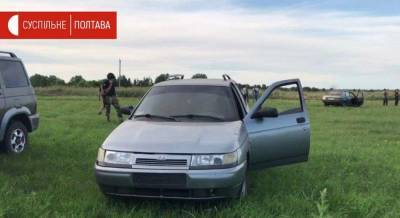 Найден автомобиль преступника, взявшего в заложники полицейского в Полтаве