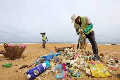 Доклад: количество пластиковых отходов в океане утроится к 2040 году