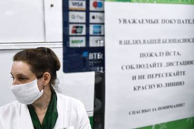 Продажи масок в России упали в два раза