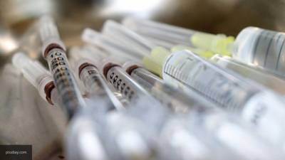 Биолог назвала факторы, мешающие сократить испытание вакцины от коронавируса