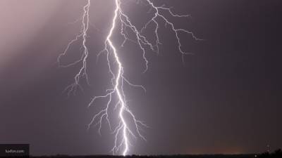 Специалисты МЧС рассказали, как избежать удара молнии во время грозы