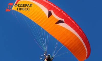 Жителя Омской области наказали за полет на параплане с мотором