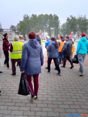 Работники муниципальной УК в Смирных митингуют из-за долгов по зарплате