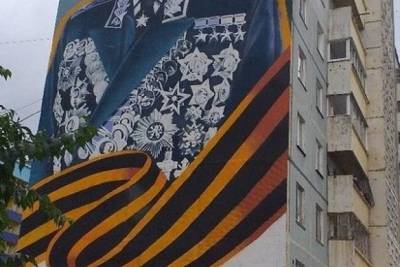 Портрет-граффити маршала Жукова в 9 этажей нарисовали на КСК в Чите