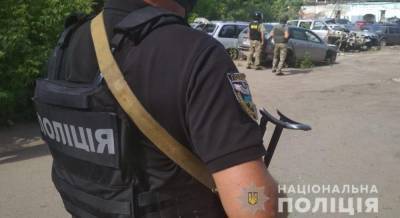 На Полтавщине всю ночь искали мужчину, который угрожал гранатой и захватил авто с полицейским (видео)