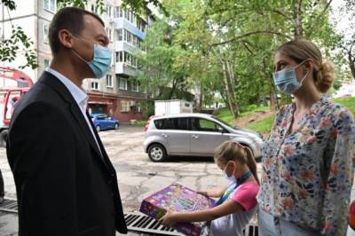 Михаил Дегтярёв проведал девочку, которой помог вернуться из США к матери