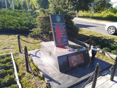 "Повылазили, уроды!": В Лисичанске в годовщину освобождения города вандалы осквернили памятник погибшим воинам