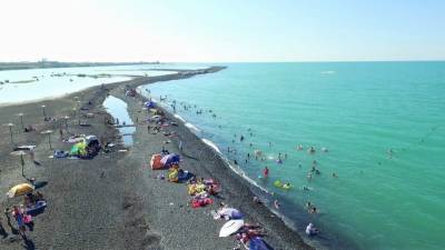 Стихийный отдых на пляжах Алаколя в Алматинской области запретили