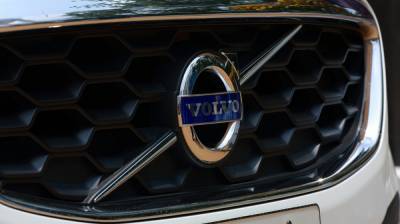 В Воронежской области москвич на Volvo переехал дорожного рабочего