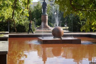 В Пскове возле Рижской гостиницы открылся фонтан