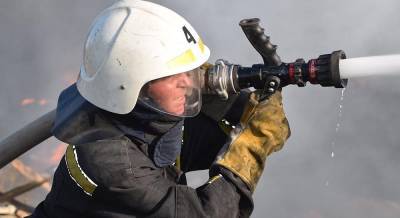 В Киеве горит квартира, есть погибшая: жуткое видео (18+)