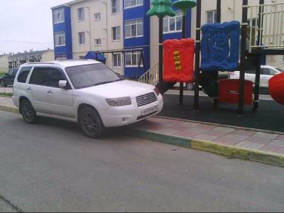 В Южно-Сахалинске активно штрафуют любителей неправильной парковки