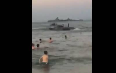 "Дурдом": В Каспийске учения с военной техникой прошли на пляже с детьми