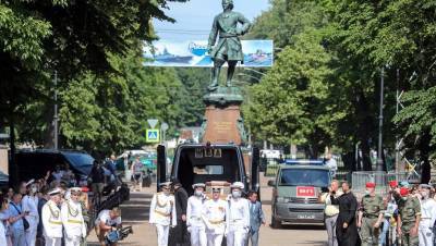 Въезд в Кронштадт закроют в день ВМФ