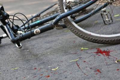 Иномарка в Воронеже сбила 13-летнего велосипедиста и он отлетел на другую иномарку