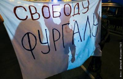 Песков сообщил об участии в хабаровских митингах "приезжих дебоширов"