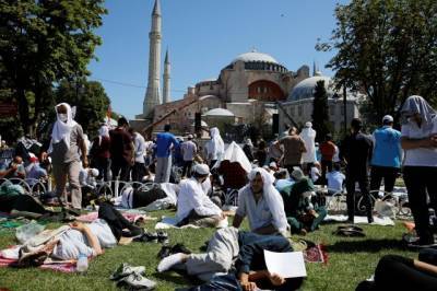 В Стамбуле закрыли доступ к площади у собора Святой Софии