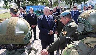 За 16 дней до выборов Лукашенко показали снайперские винтовки, которые есть у спецназа
