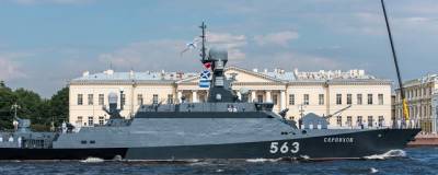 В Петербурге могут сократить рабочий день из-за репетиции парада ВМФ